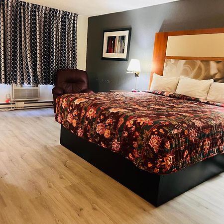 Mountain Inn Iron Mountain Bagian luar foto