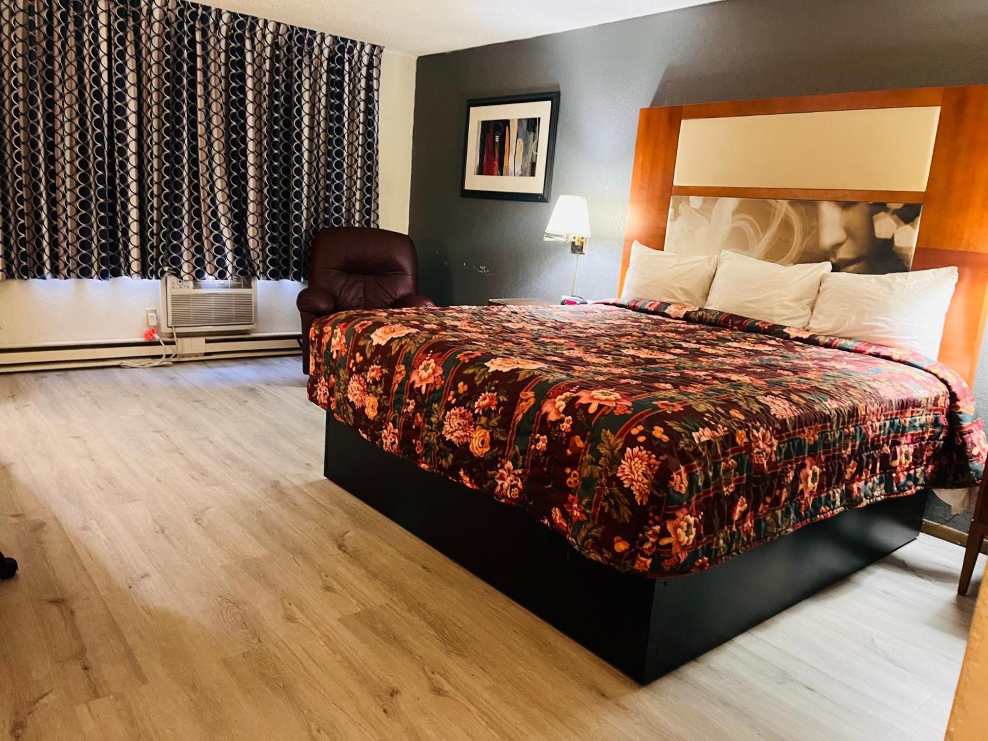 Mountain Inn Iron Mountain Bagian luar foto